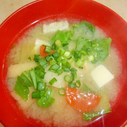 チンゲン菜と油揚げの味噌汁